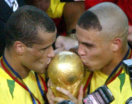 http://sportige.com/wp-content/uploads/2010/07/Ronaldo-Rivaldo-2002-World-Cup-Final.jpg
