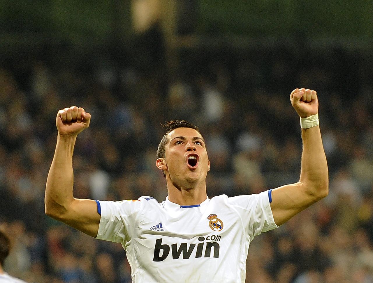 http://sportige.com/wp-content/uploads/2011/05/Cristiano-Ronaldo1.jpg