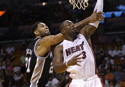 Dwyane Wade scored 25 points in a 121-96 win for the Miami Heat over the San Antonio Spurs.