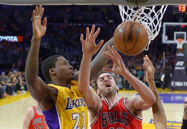Lakers beat Bulls