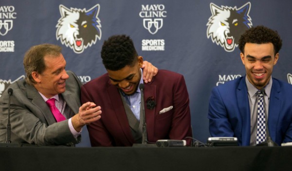 Saunders with rookies Karl-Anthony Towns and Tyus Jones