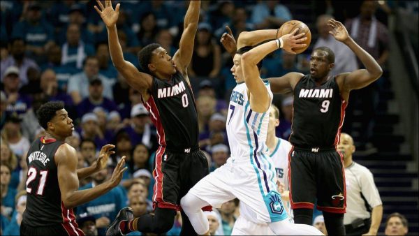 Lin scored 21 points to help the Hornets tie the playoff series with the Miami Heat at 2-2