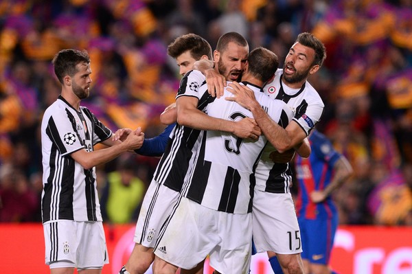 Juventus players hugging