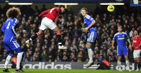 Robin van Persie Goals & Referee Mistakes win it for Manchester United at Chelsea