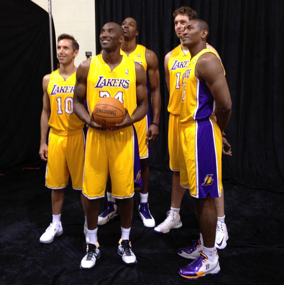 lakers team with kobe