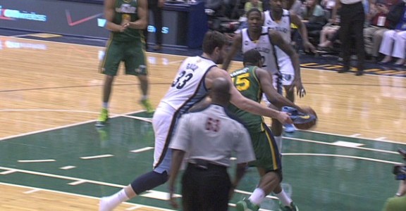 Marc Gasol Knocks Ball Away From Derrick Favors With Shoe