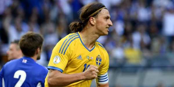 Zlatan Ibrahimovic Throws the Ball in The Face of Gunnar Nielsen