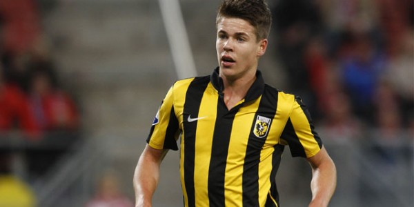 Transfer Rumors – Chelsea Trying to Convince Marco van Ginkel to Sign With Them