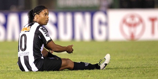 Olimpia Fans Threw Rocks at Ronaldinho In Copa Libertadores Final