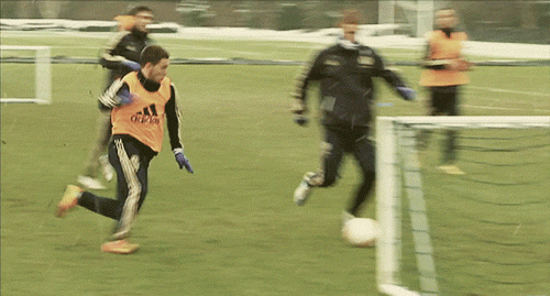 Chelsea FC – Fernando Torres Embarrassing Eden Hazard in Training