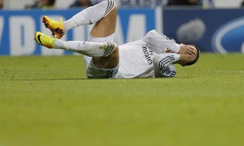 Cristiano Ronaldo Dives And Gets Giorgio Chiellini Sent Off