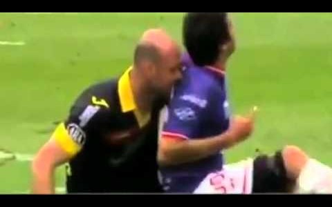 José Martínez Gullota Bites Damian Lizio in the Back