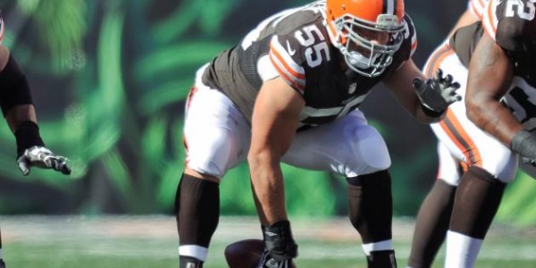 NFL Rumors – Baltimore Ravens & Indianapolis Colts Interested in Signing Alex Mack