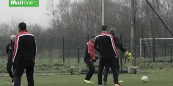 Wayne Rooney Nutmegs David Moyes in Training