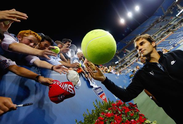 Federer signing