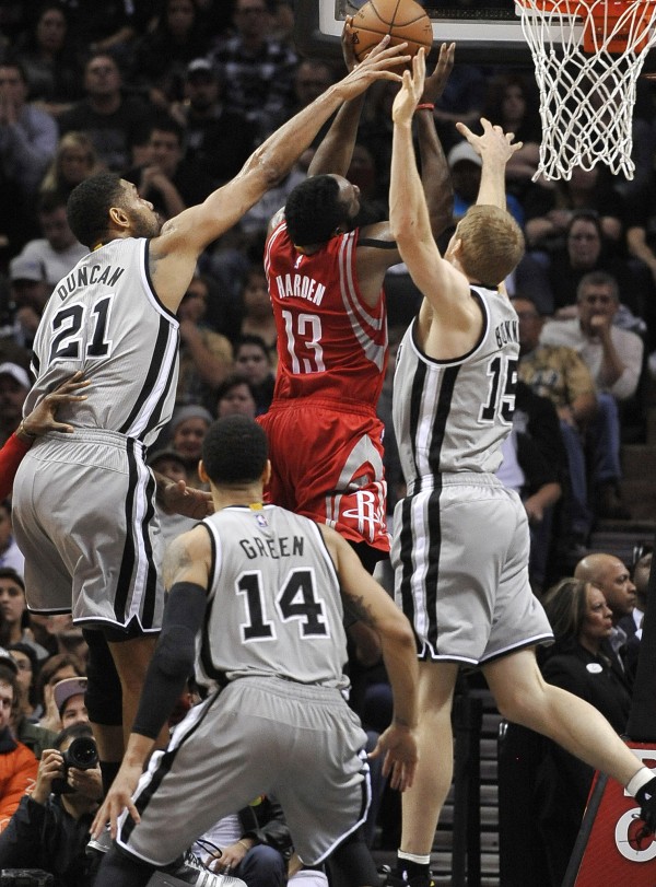 Spurs beat Rockets