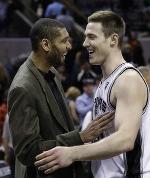 Tim Duncan courtside no tie