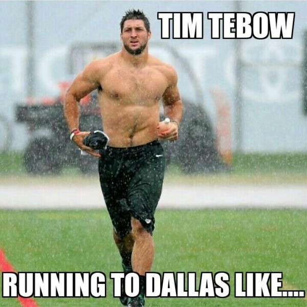 Tebow running to Dallas