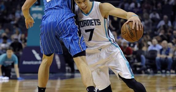 Jeremy Lin Can’t Make Shots in Another Charlotte Hornets Home Stroll