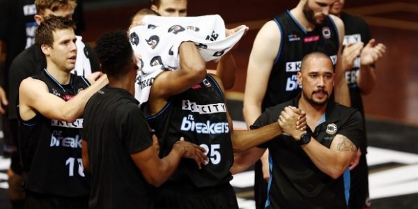 Akil Mitchell, New Zealand Breakers Basketball Player, Has Eye Come Out of Socket in Freak Injury